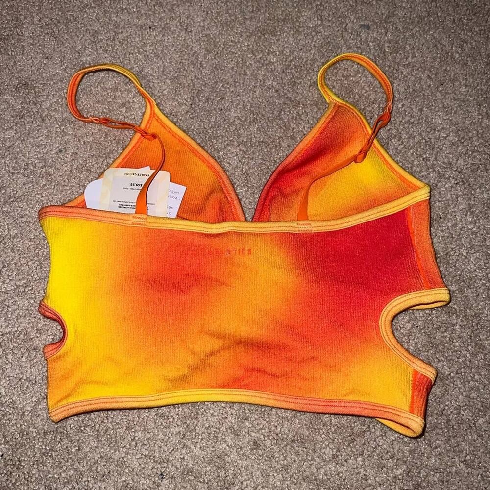 New Fabletics Cloud Seamless Cut Out Wrap Bra size M - Picture 7 of 7